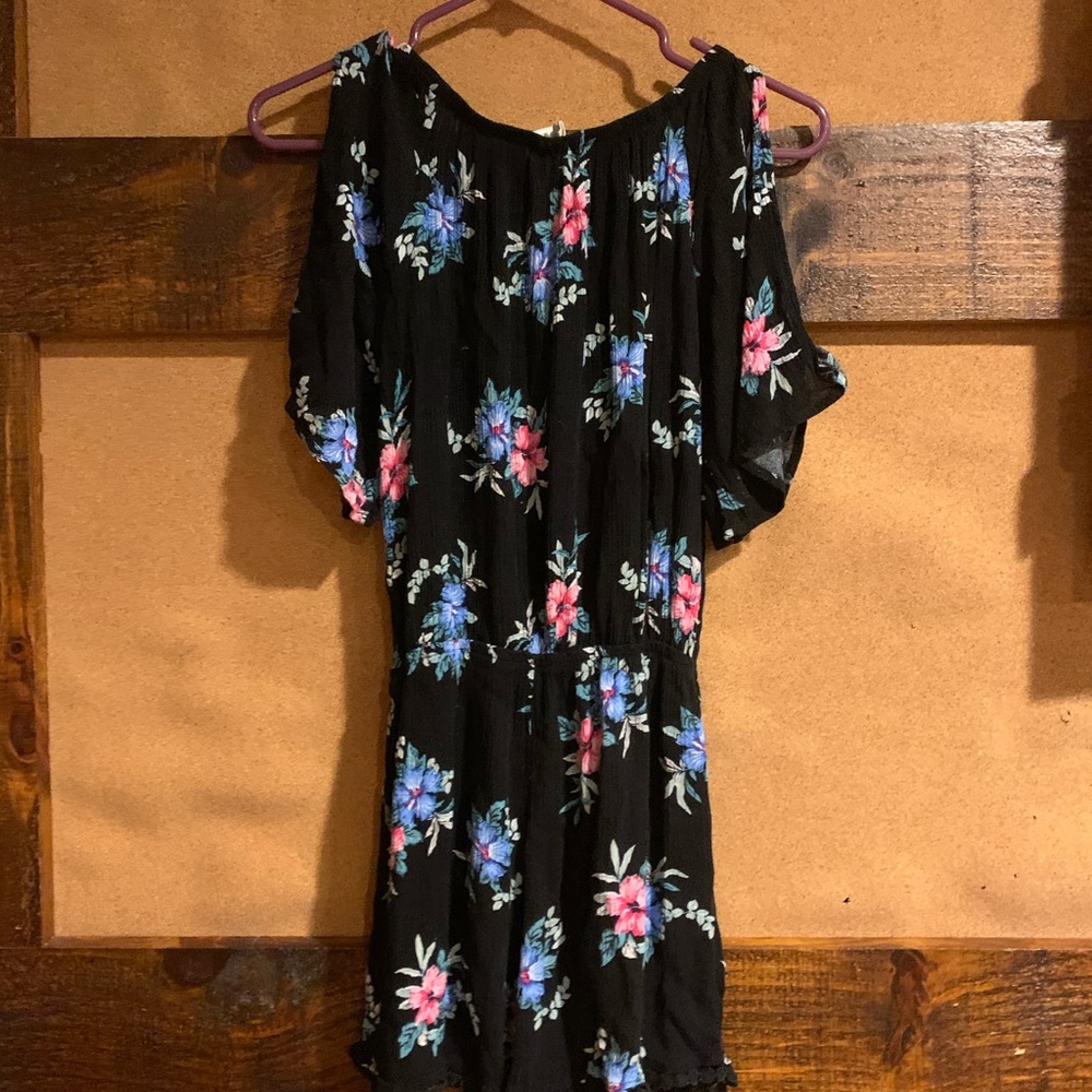 OPEN SHOULDER ROMPER - Picture 2 of 2